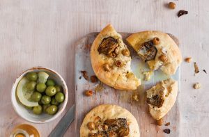 Receta foccacia de aceitunas verdes y romero