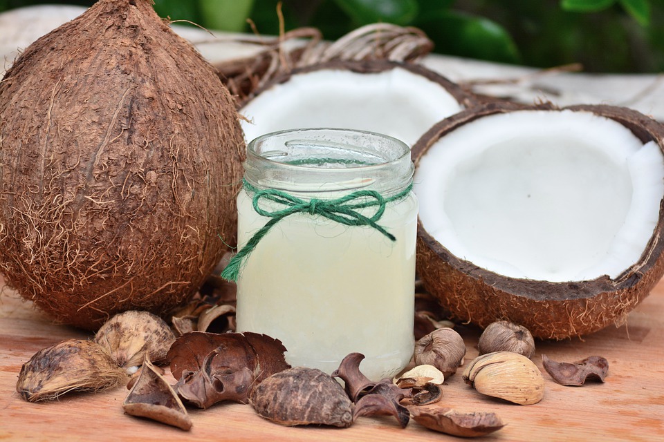 8 beneficios de consumir aceite de coco