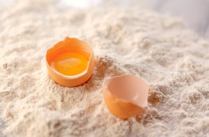 usar-huevos-postres-harina-clara-yema