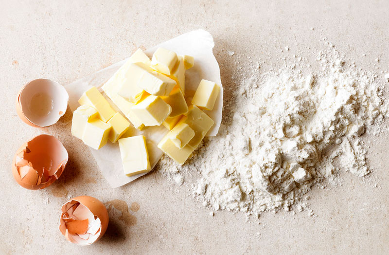 ingredientes-postres-mantequilla-harina-huevos